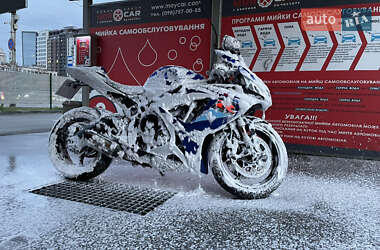 Спортбайк Suzuki GSX-R 750 2007 в 