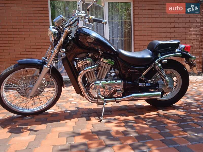 Мотоцикл Чоппер Suzuki Intruder 400 1997 в Тульчині