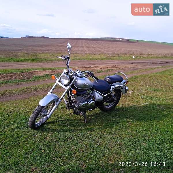 Мотоцикл Классик Suzuki Intruder 400 2004 в Ширяево