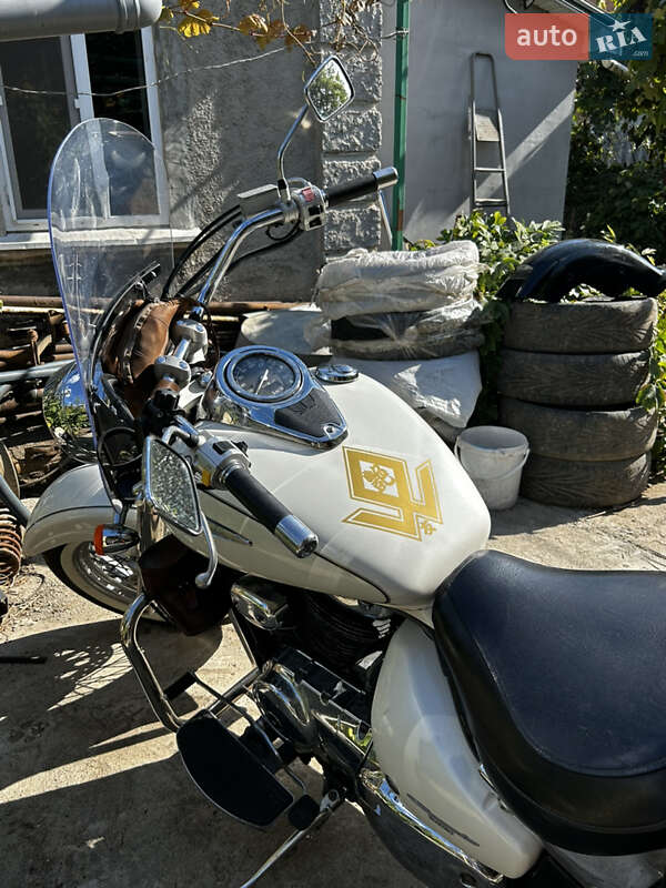 Мотоцикл Чоппер Suzuki Intruder 400 2006 в 