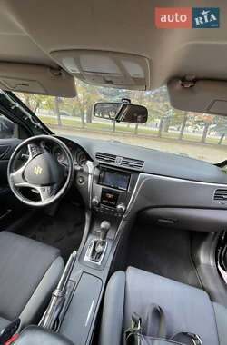 Седан Suzuki Kizashi 2010 в  фото 27 Седан Suzuki Kizashi 2010 в