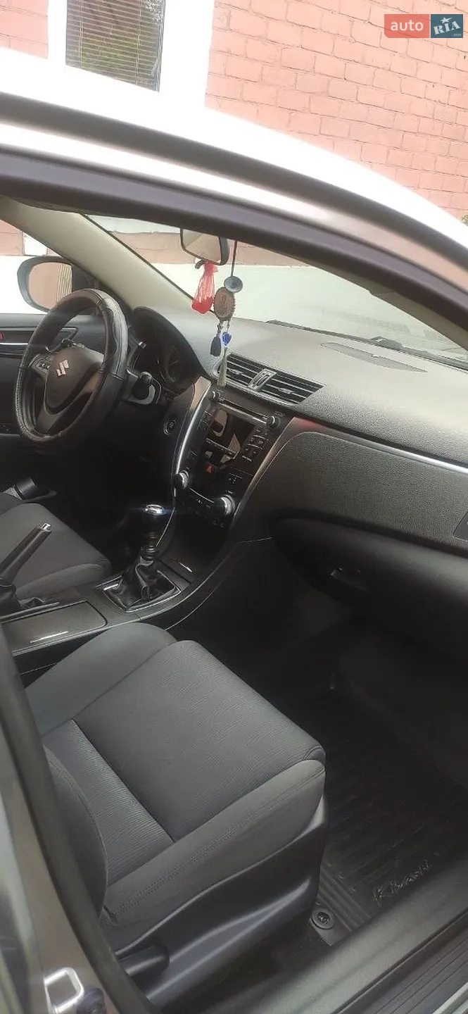 2011 Suzuki Kizashi - мініатюра 24
