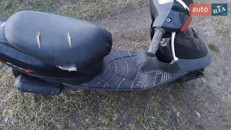 Скутер Suzuki Lets 2006 в Гребінці