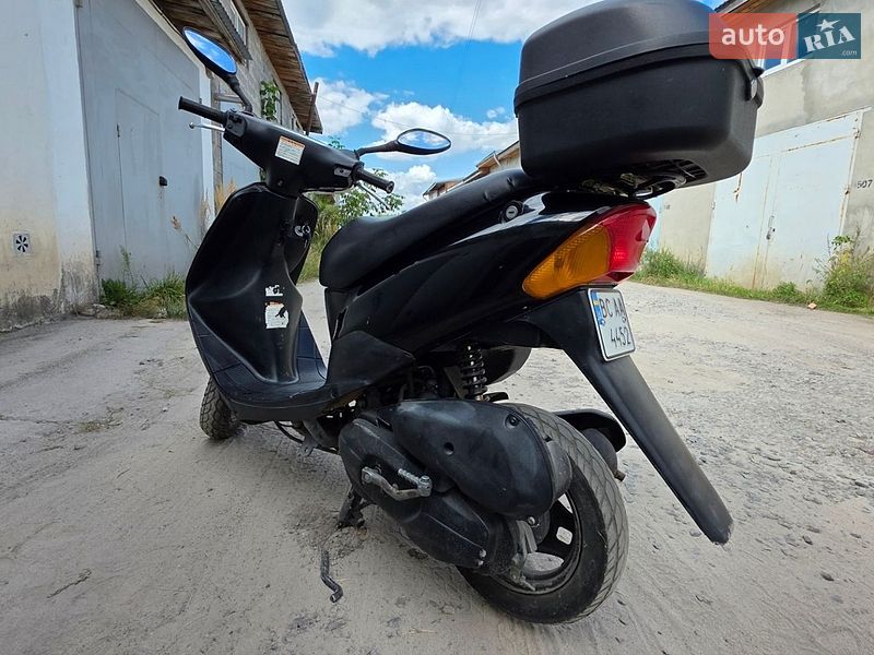 Скутер Suzuki Lets 2011 в Бродах