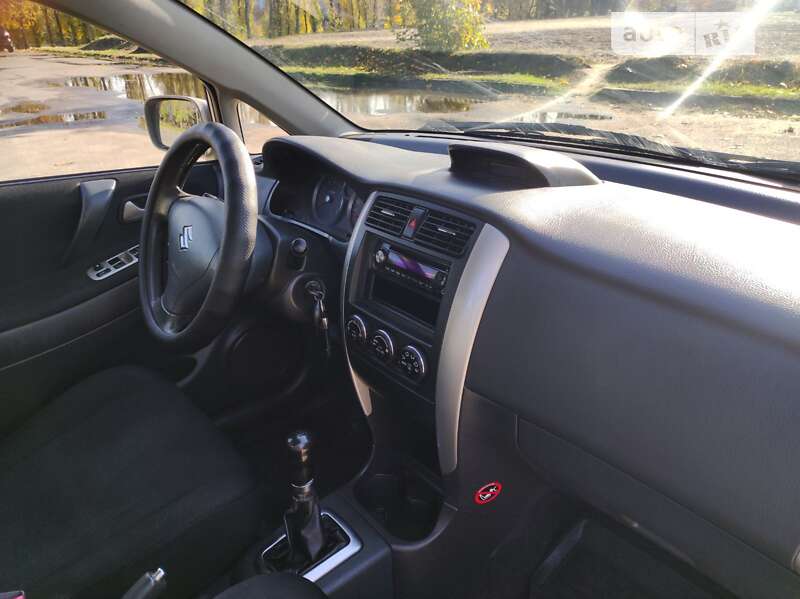 Седан Suzuki Liana 2005 в Горишних Плавнях