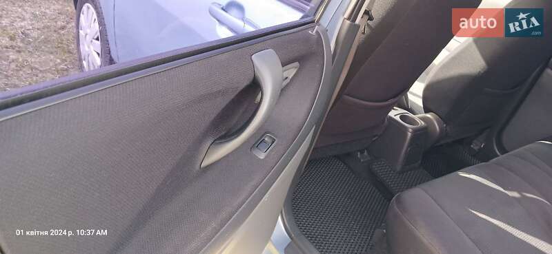 Универсал Suzuki Liana 2003 в Киеве