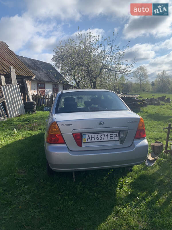 Седан Suzuki Liana 2003 в Шацке