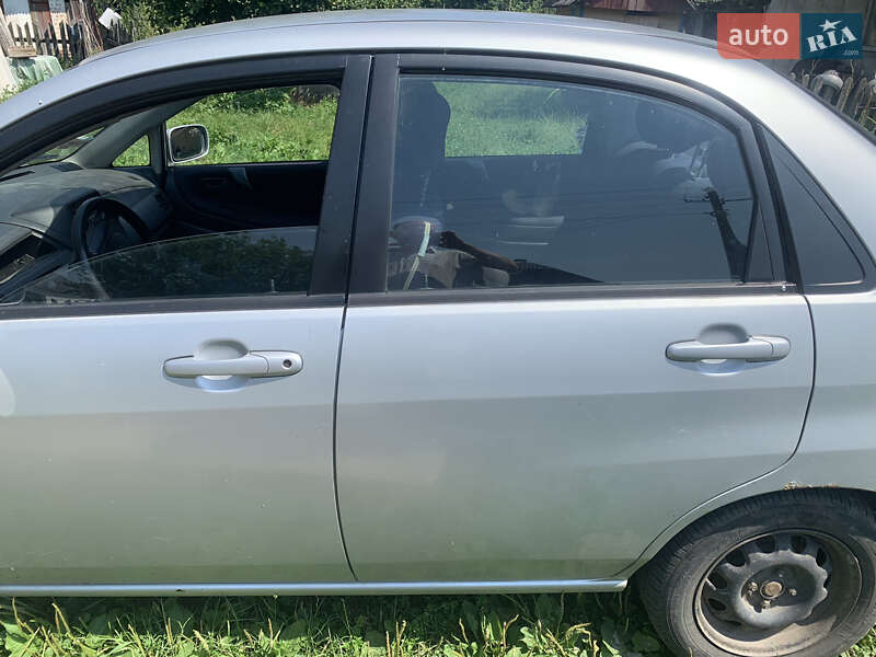 Седан Suzuki Liana 2003 в Шацке