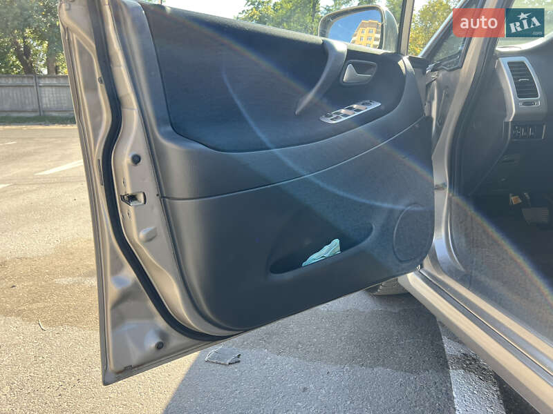 Седан Suzuki Liana 2005 в Киеве