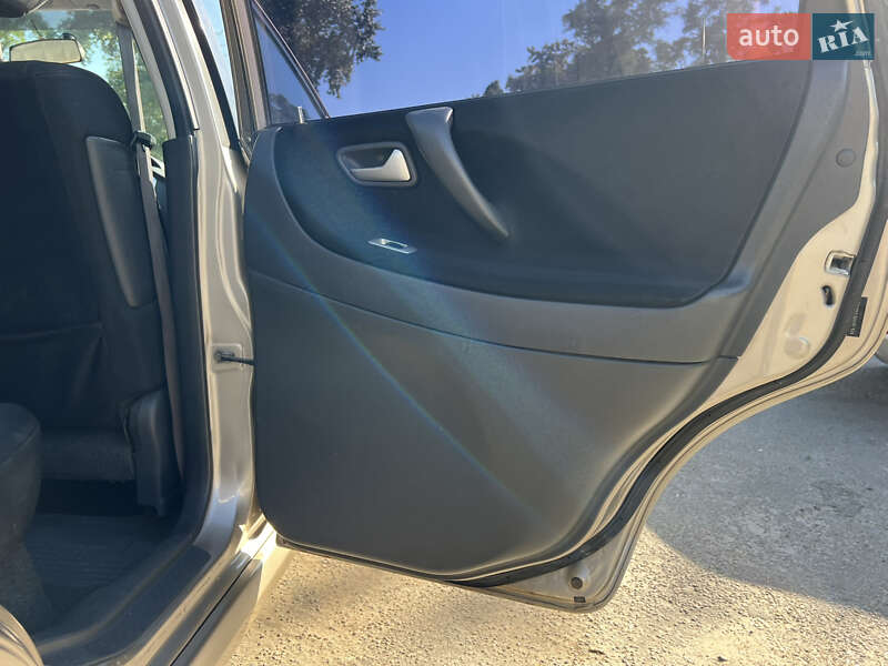 Седан Suzuki Liana 2005 в Киеве