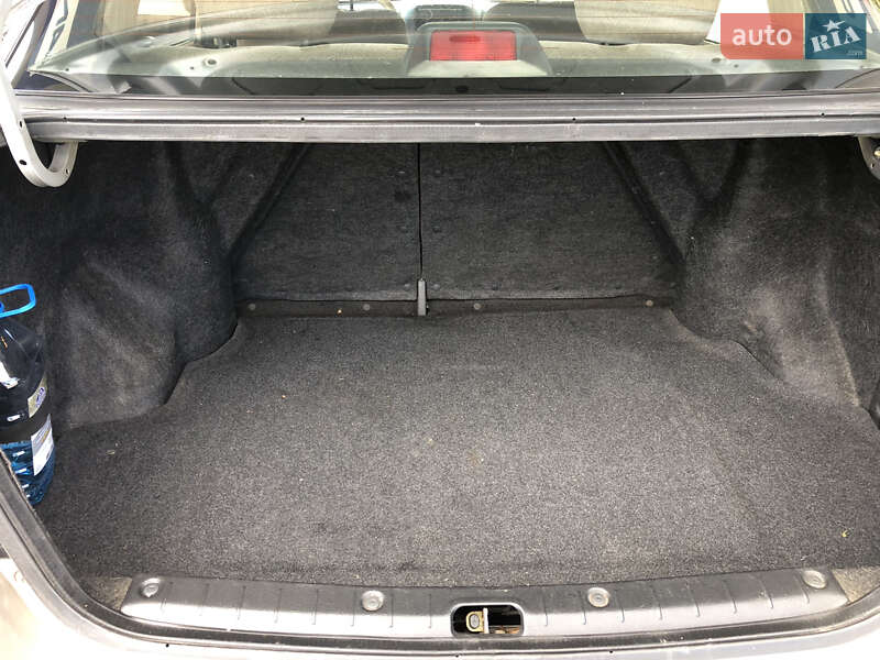 Седан Suzuki Liana 2003 в Новоукраинке