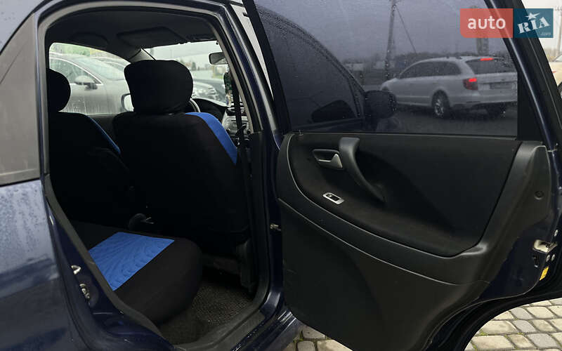 Седан Suzuki Liana 2006 в Мукачево