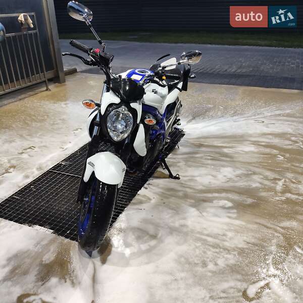 Мотоцикл Классик Suzuki SFV 400 2017 в Миргороде