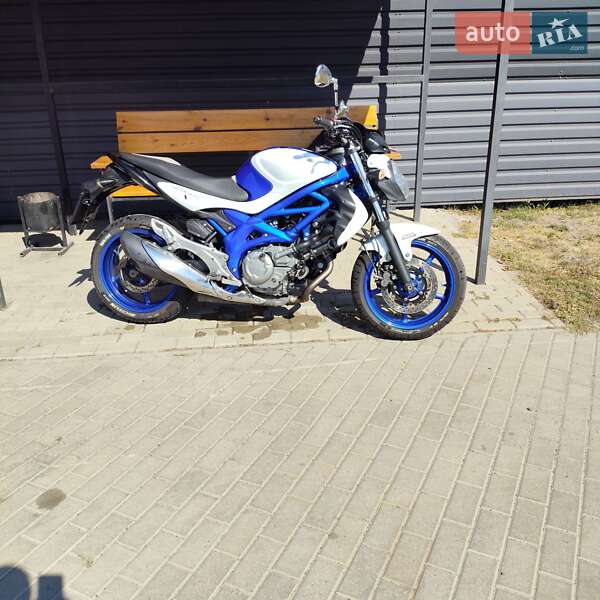 Мотоцикл Классик Suzuki SFV 400 2017 в Миргороде