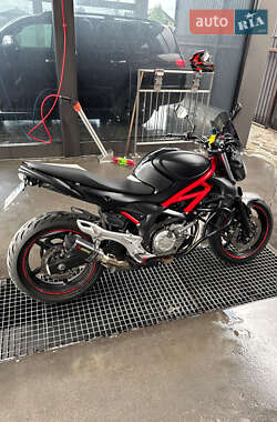 Мотоцикл Без обтекателей (Naked bike) Suzuki SFV 650 2010 в 