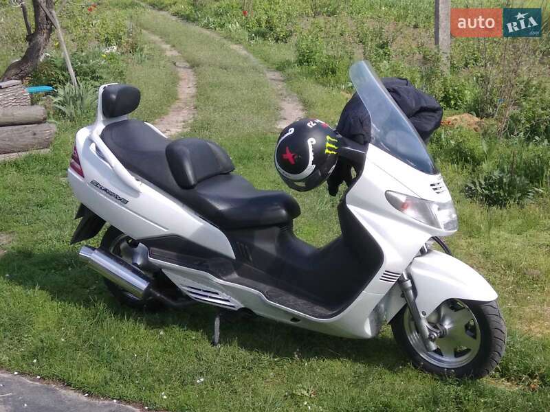 Макси-скутер Suzuki Skywave 250 2000 в Городище