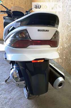 Макси-скутер Suzuki Skywave 250 2009 в Гнивани