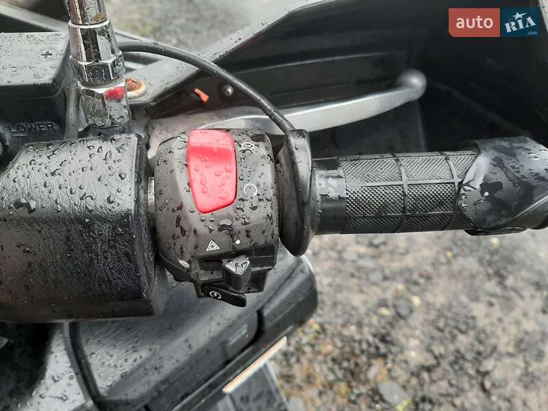 Макси-скутер Suzuki Skywave 250 2011 в Вараше