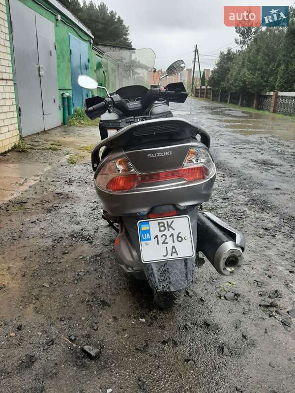 Макси-скутер Suzuki Skywave 250 2011 в Вараше