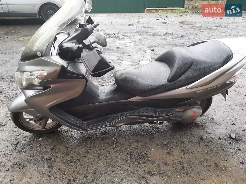 Макси-скутер Suzuki Skywave 250 2011 в Вараше