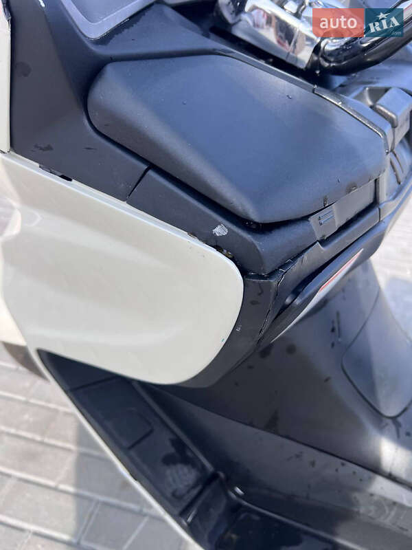 Макси-скутер Suzuki Skywave 250 2008 в Львове
