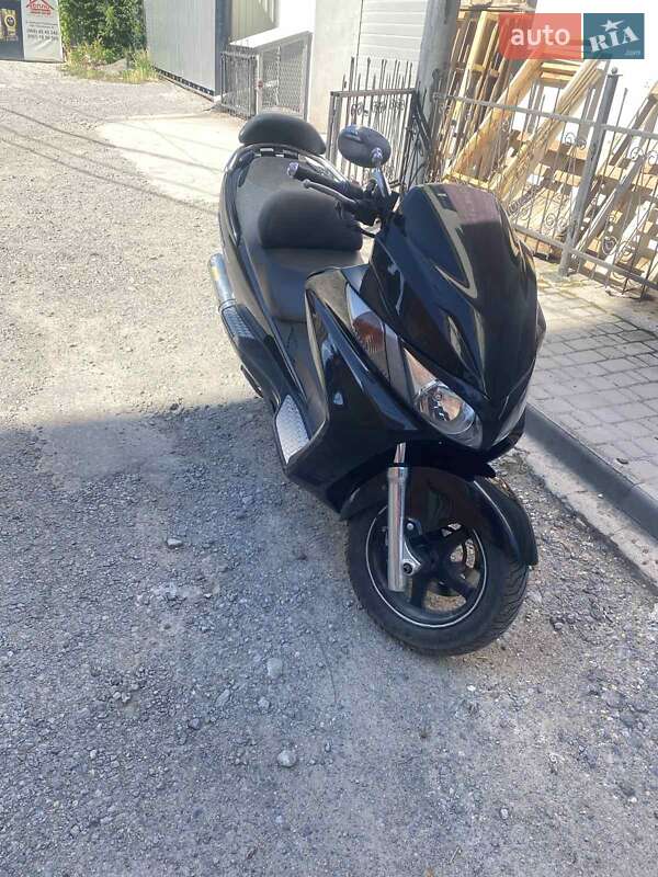 Макси-скутер Suzuki Skywave 250 2007 в Каменец-Подольском