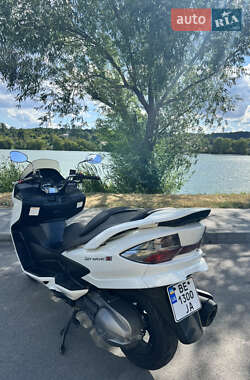Максі-скутер Suzuki Skywave 250 2010 в 