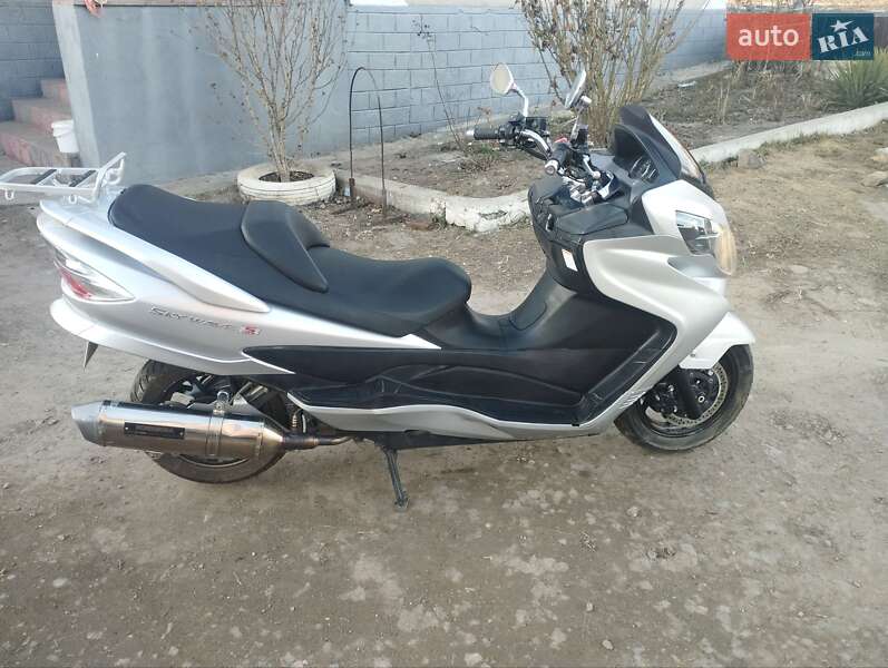 Макси-скутер Suzuki Skywave 400 2008 в 