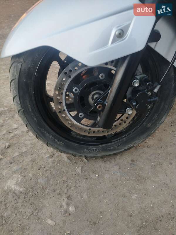 Макси-скутер Suzuki Skywave 400 2008 в Черновцах