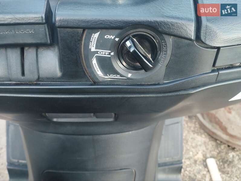 Макси-скутер Suzuki Skywave 400 2008 в Черновцах