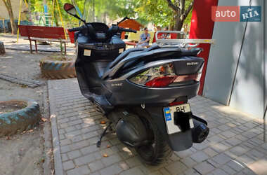 Максі-скутер Suzuki Skywave 400 2013 в 