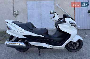 Максі-скутер Suzuki Skywave 400 2011 в 