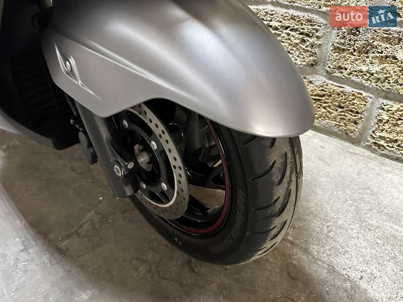Максі-скутер Suzuki Skywave 400 2015 в Одесі