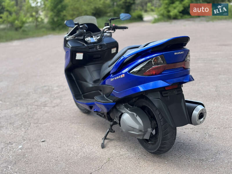 Макси-скутер Suzuki Skywave 400 2007 в Сновске