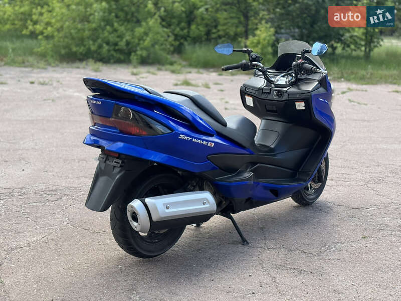 Макси-скутер Suzuki Skywave 400 2007 в Сновске