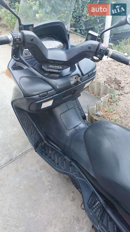Макси-скутер Suzuki Skywave 400 2005 в Килии