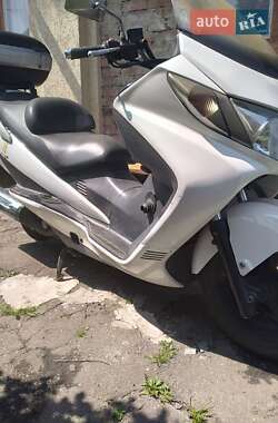 Макси-скутер Suzuki Skywave 400 2005 в 