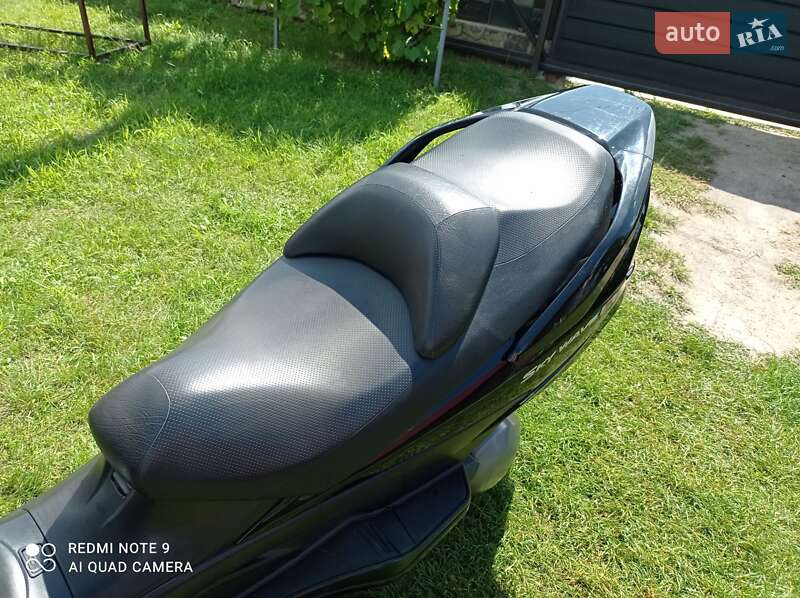 Макси-скутер Suzuki Skywave 400 2007 в Сарнах