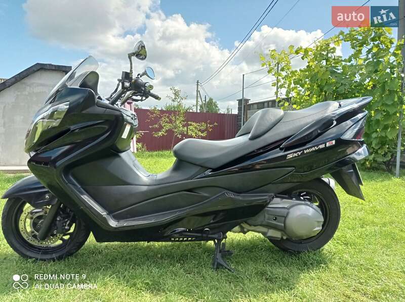 Макси-скутер Suzuki Skywave 400 2007 в Сарнах