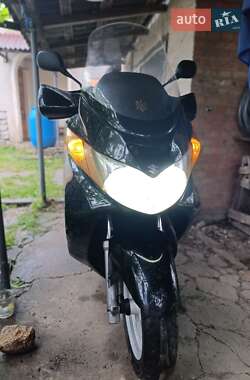 Макси-скутер Suzuki Skywave 400 2004 в 
