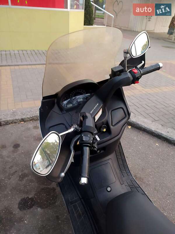 Макси-скутер Suzuki Skywave 400 2002 в Николаеве фото 4 Макси-скутер Suzuki Skywave 400 2002 в Николаеве