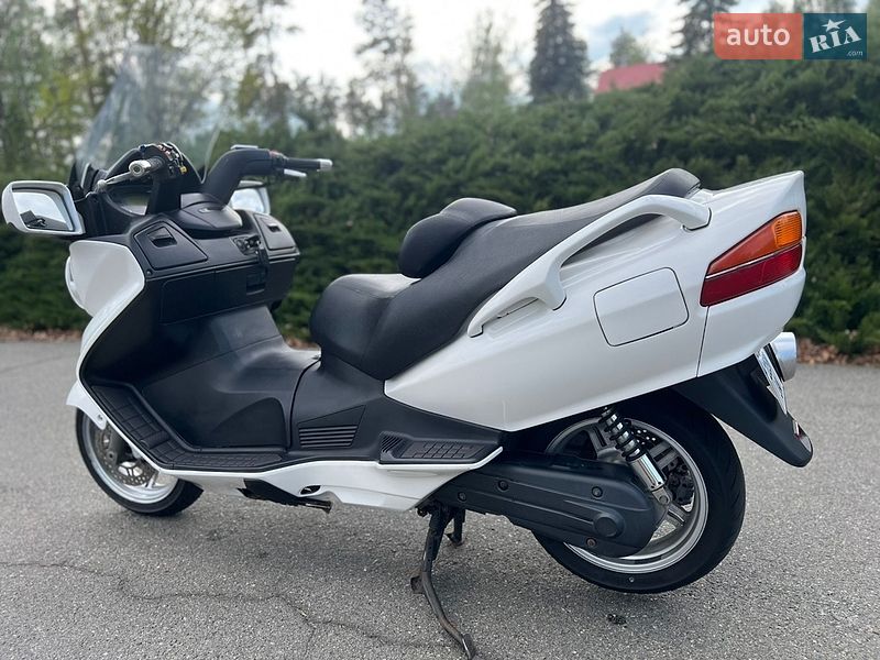 Макси-скутер Suzuki SkyWave 650 2002 в Малине