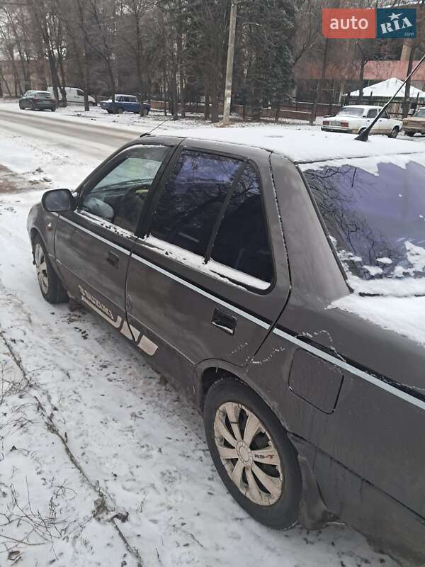 Седан Suzuki Swift 1991 в Великому Бурлуку