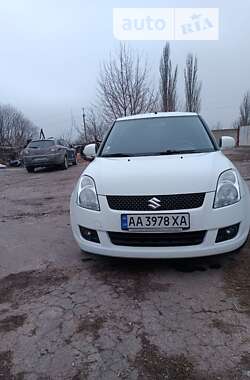 Хэтчбек Suzuki Swift 2010 в Киеве