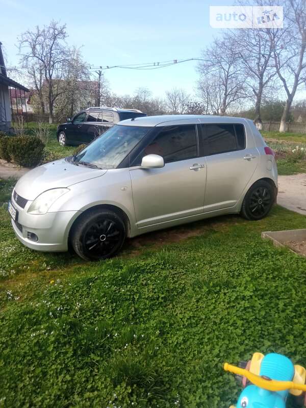 Хэтчбек Suzuki Swift 2005 в Дрогобыче