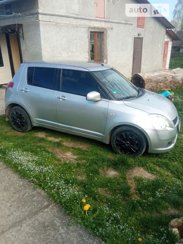 Хэтчбек Suzuki Swift 2005 в Дрогобыче