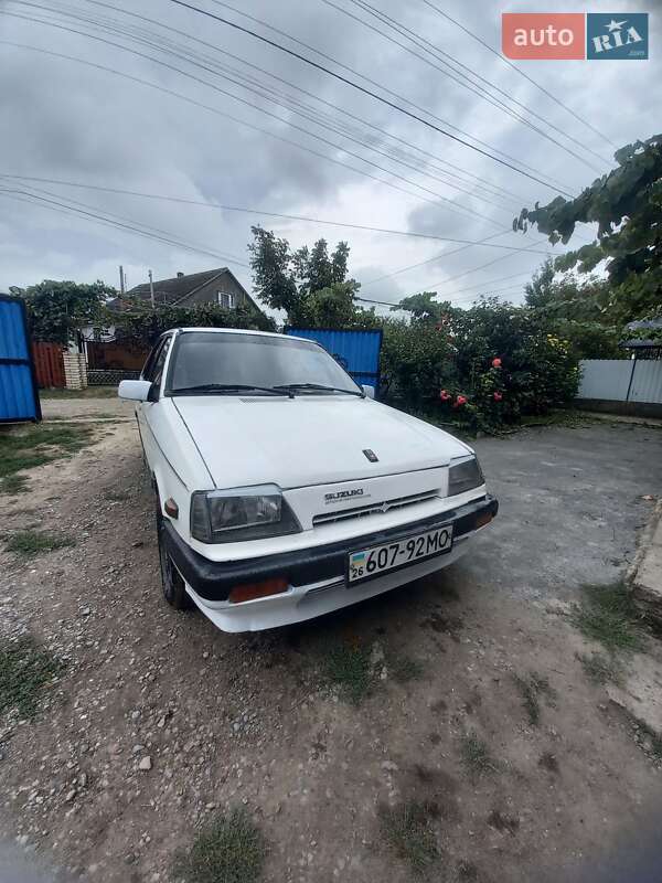 Хэтчбек Suzuki Swift 1988 в Кельменцах