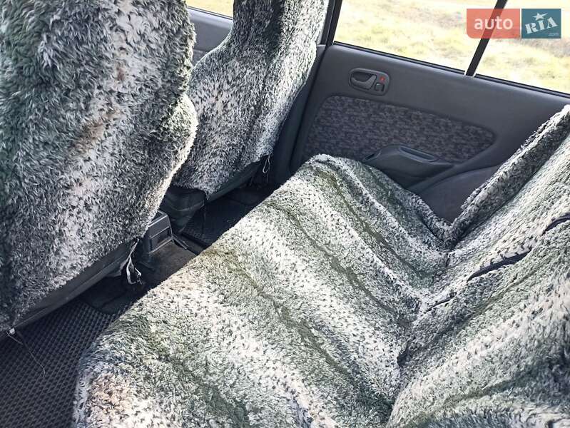 Седан Suzuki Swift 2000 в Львові