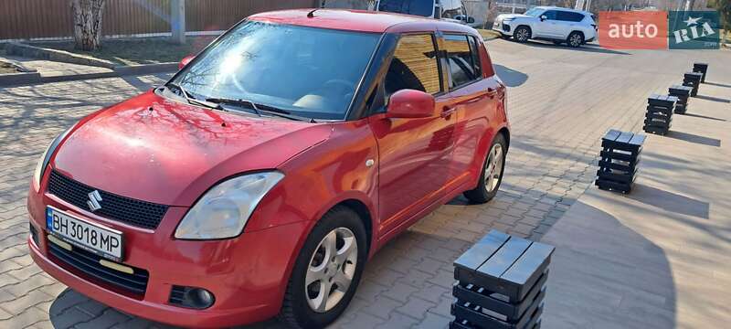 Хетчбек Suzuki Swift 2005 в 