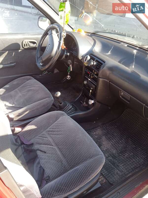 Седан Suzuki Swift 1994 в Пустомитах